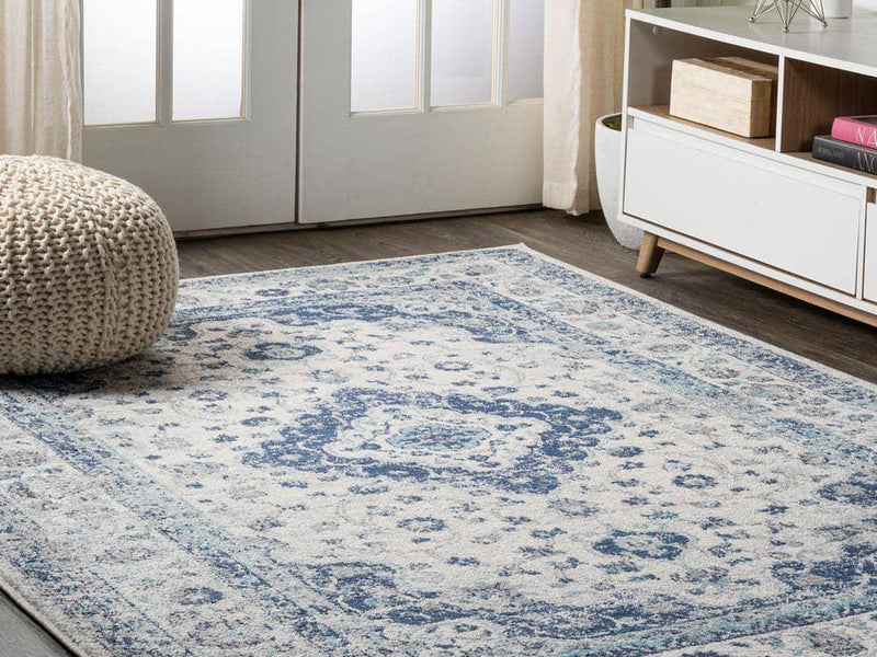 Bright polyester area rug in cozy living room