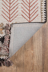 Close-up of soft wool texture on Tahoe TA-04 ivory and grey area rug