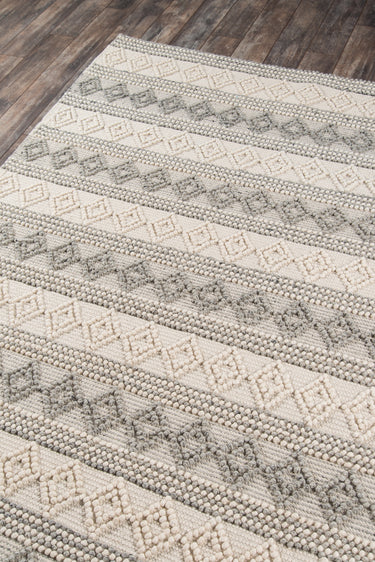 Ivory area rug 10 2' X 3 - close-up of pattern and texture