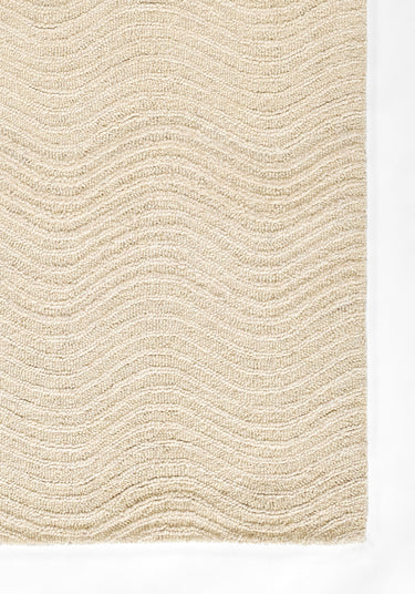 Ivory Geometric area rug 2'3" X 8 - close-up of pattern and texture