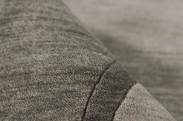 Grey area rug 5' X 8' - close-up of pattern and texture