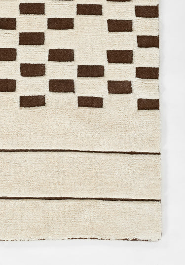 Brown Geometric area rug 2'6" X 8 - close-up of pattern and texture