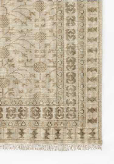 Beige Wool area rug 9'9" X 13 - close-up of pattern and texture