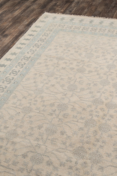 Ivory area rug 56 5'6 - close-up of pattern and texture