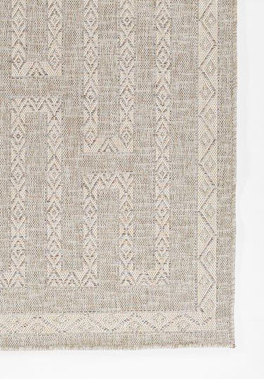 Grey area rug 3'3" X 5 - close-up of pattern and texture