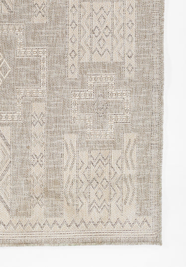 Grey Polypropylene area rug 4'1" X 6 - close-up of pattern and texture
