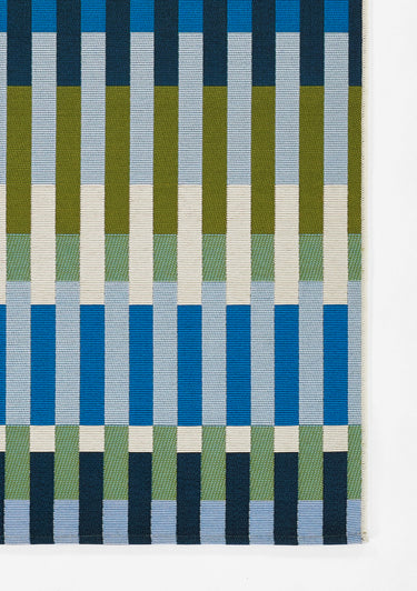 Blue area rug 2' X 3' - close-up of pattern and texture