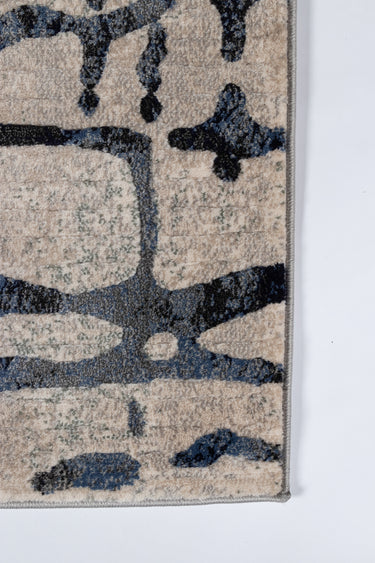 Polypropylene area rug 2'3" X 7 - close-up of pattern and texture