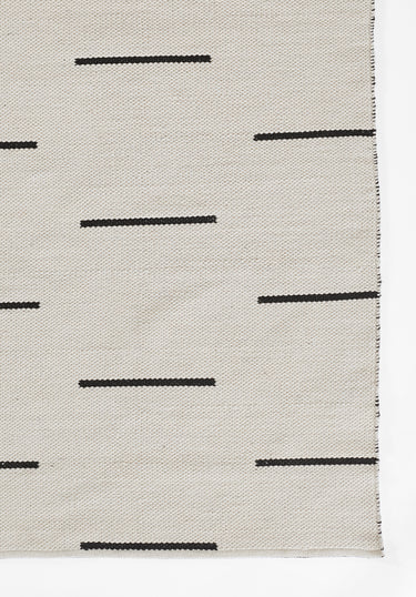 Ivory Contemporary area rug 2'3" X 8 - close-up of pattern and texture