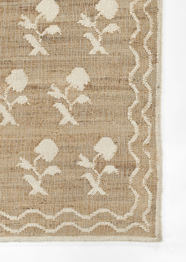 Ivory Floral area rug 3'6" X 5 - close-up of pattern and texture