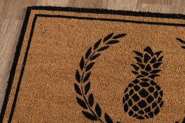 Black Traditional area rug 1'6" X 2 - close-up of pattern and texture