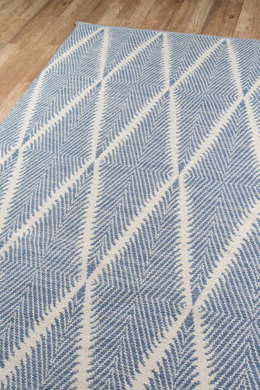 Grey Contemporary area rug 5' X 7' - close-up of pattern and texture