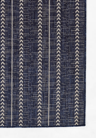Navy Transitional area rug 2'7" X 7 - close-up of pattern and texture