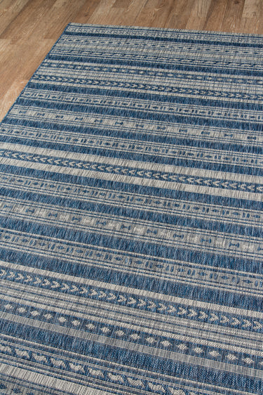 Black area rug 2'7" X 7 - close-up of pattern and texture